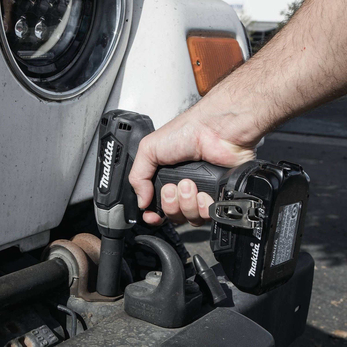 18V Cordless 3/8" Impact Wrench Kit R777