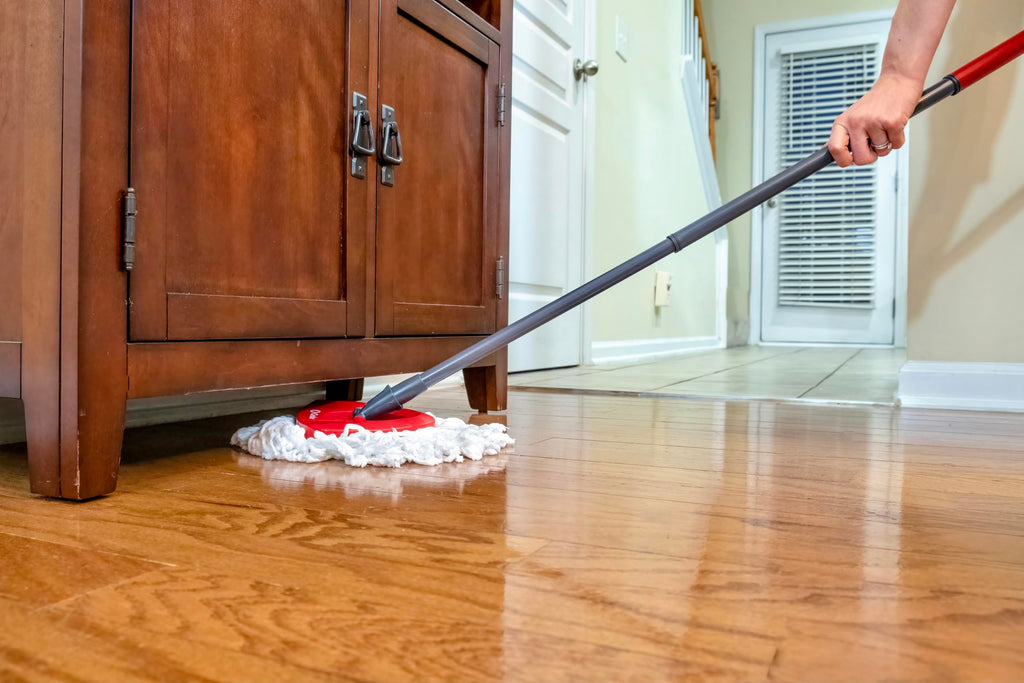 Microfiber Spin Mop & Bucket Floor Cleaning System with 2 Refills U741566